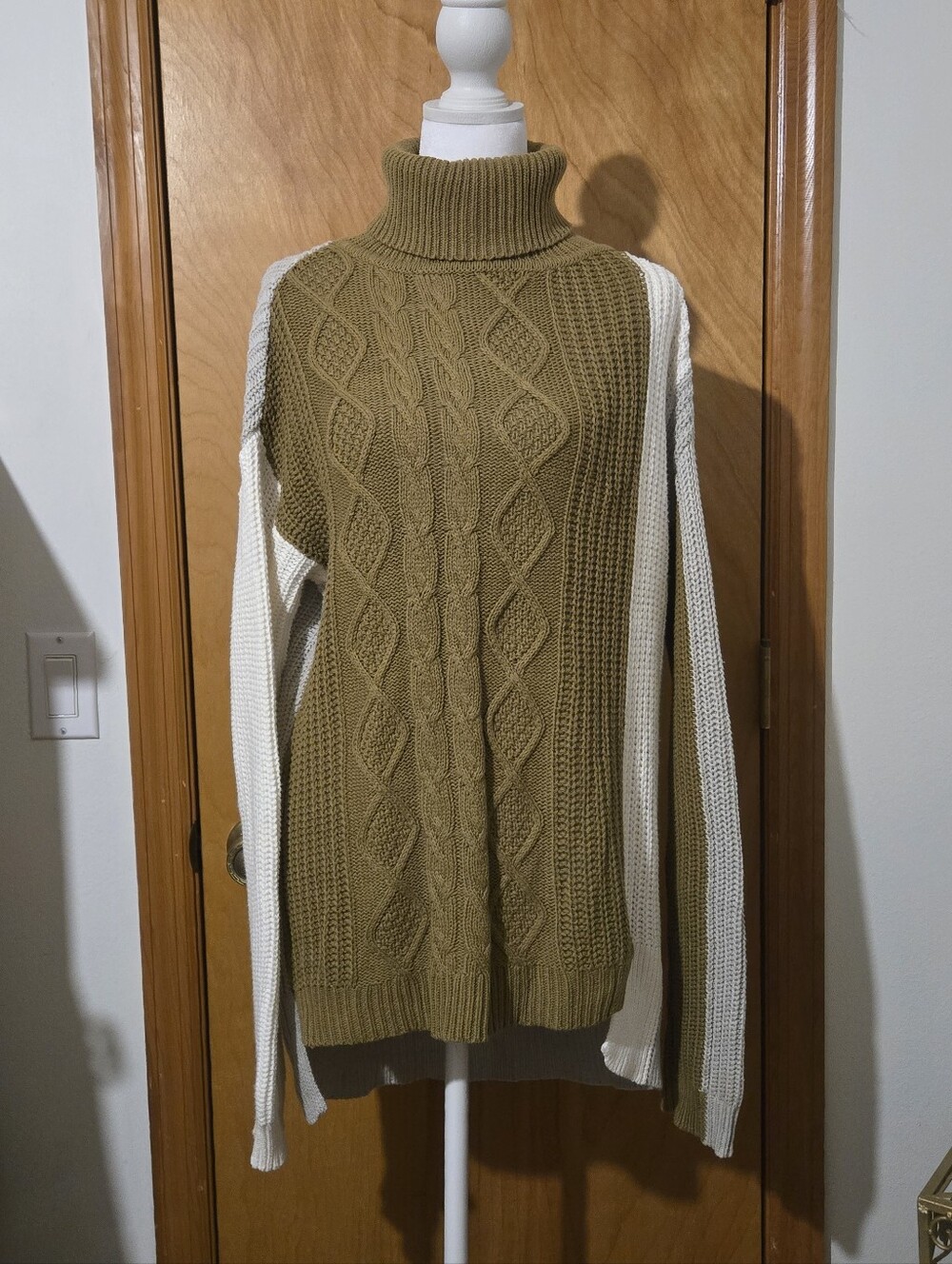 Cato Olive Cream & Gray Cable Knit Turtleneck Sweater Size M